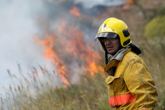 Bomberos de Carahue desmiente hipótesis del gobierno y apunta a faenas ilegales de carbón
