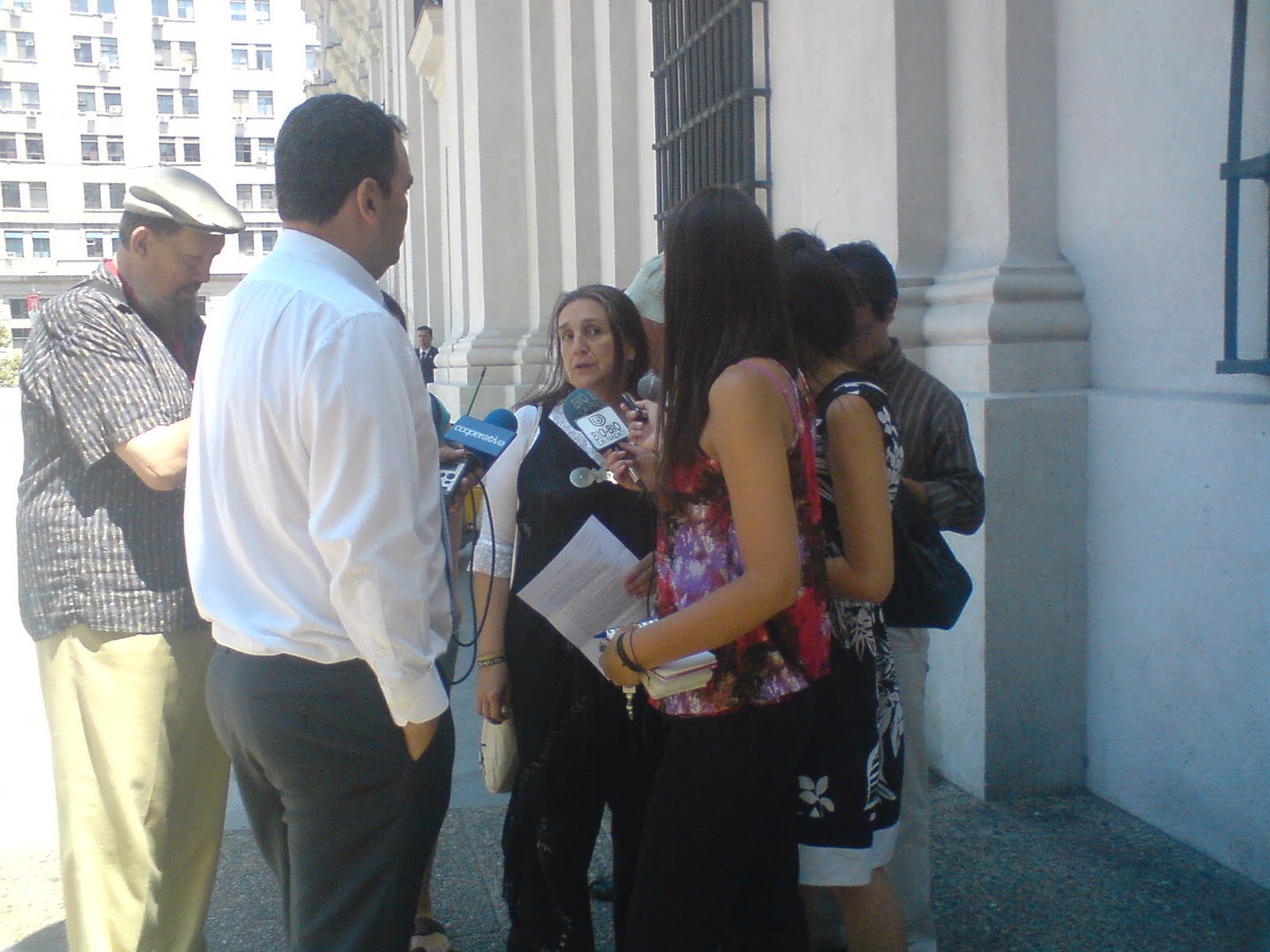 MADRE DEL WAICHAFE MATIAS CATRILEO ENTREGA CARTA A MICHELLE BACHELETT: NO A LA IMPUNIDAD