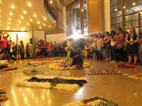 Arte y textilería Mapuche WIXAL KA MAPU es exhibida en centro estación Mapocho de Santiago